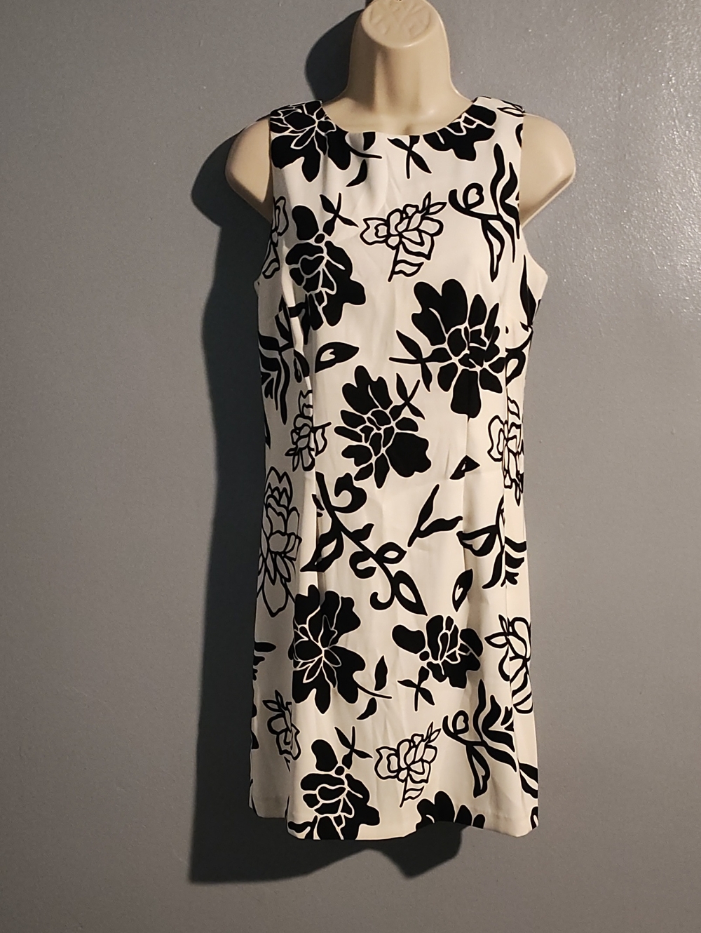 AGB Sleeveless Petite Black & White Floral Shift Mini Dress